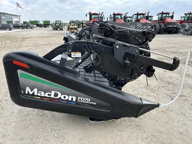 Image of MacDon FD70 equipment image 3