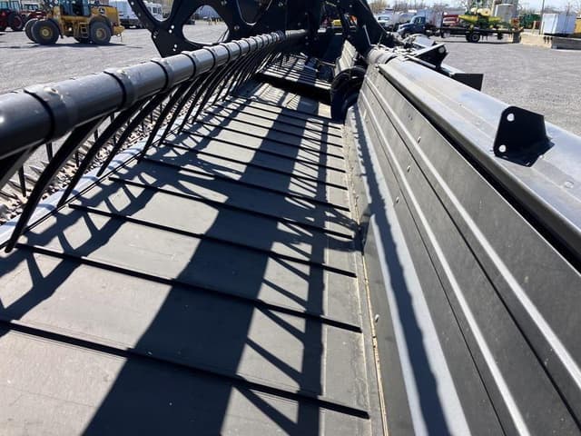 Image of MacDon FD70 equipment image 3