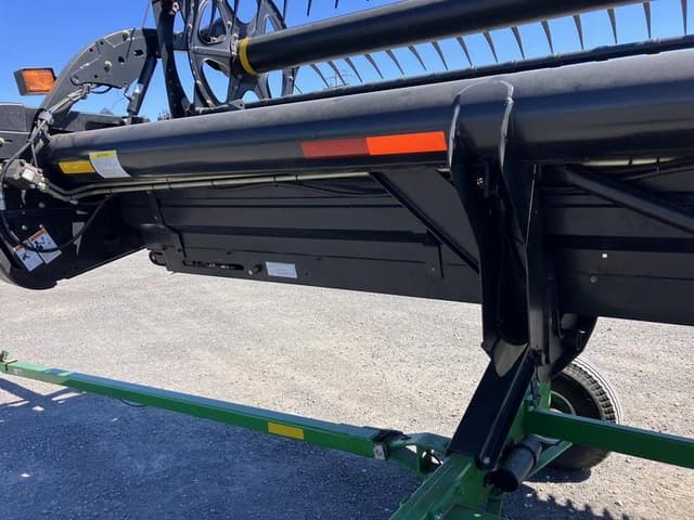 Image of MacDon FD70 equipment image 4