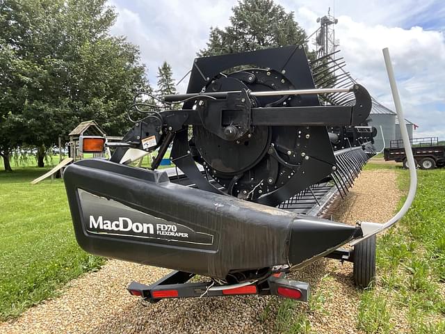 Image of MacDon FD70 equipment image 2