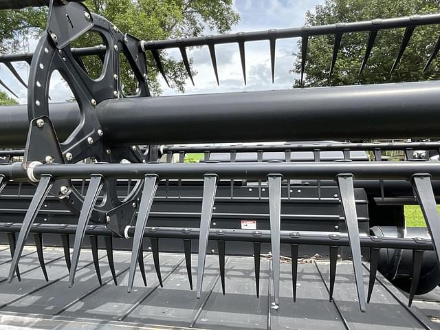 Image of MacDon FD70 equipment image 4