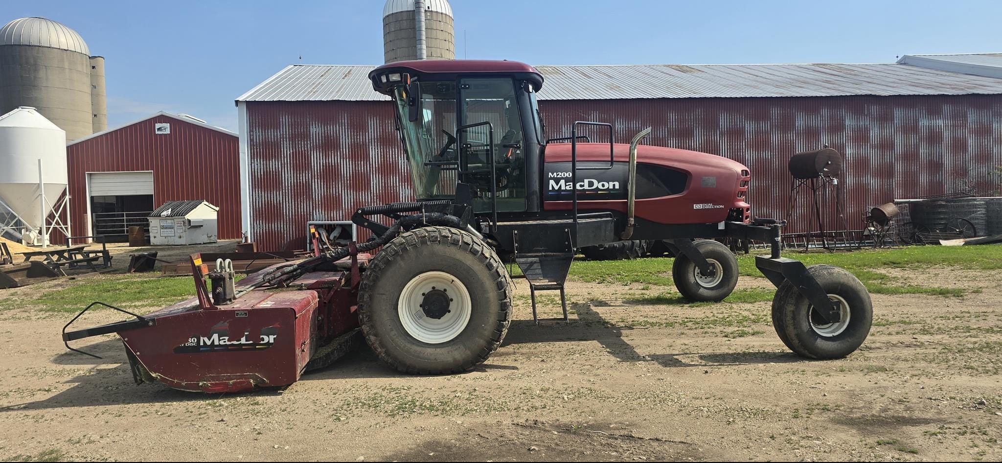 2008 MacDon M200 Equipment Image0