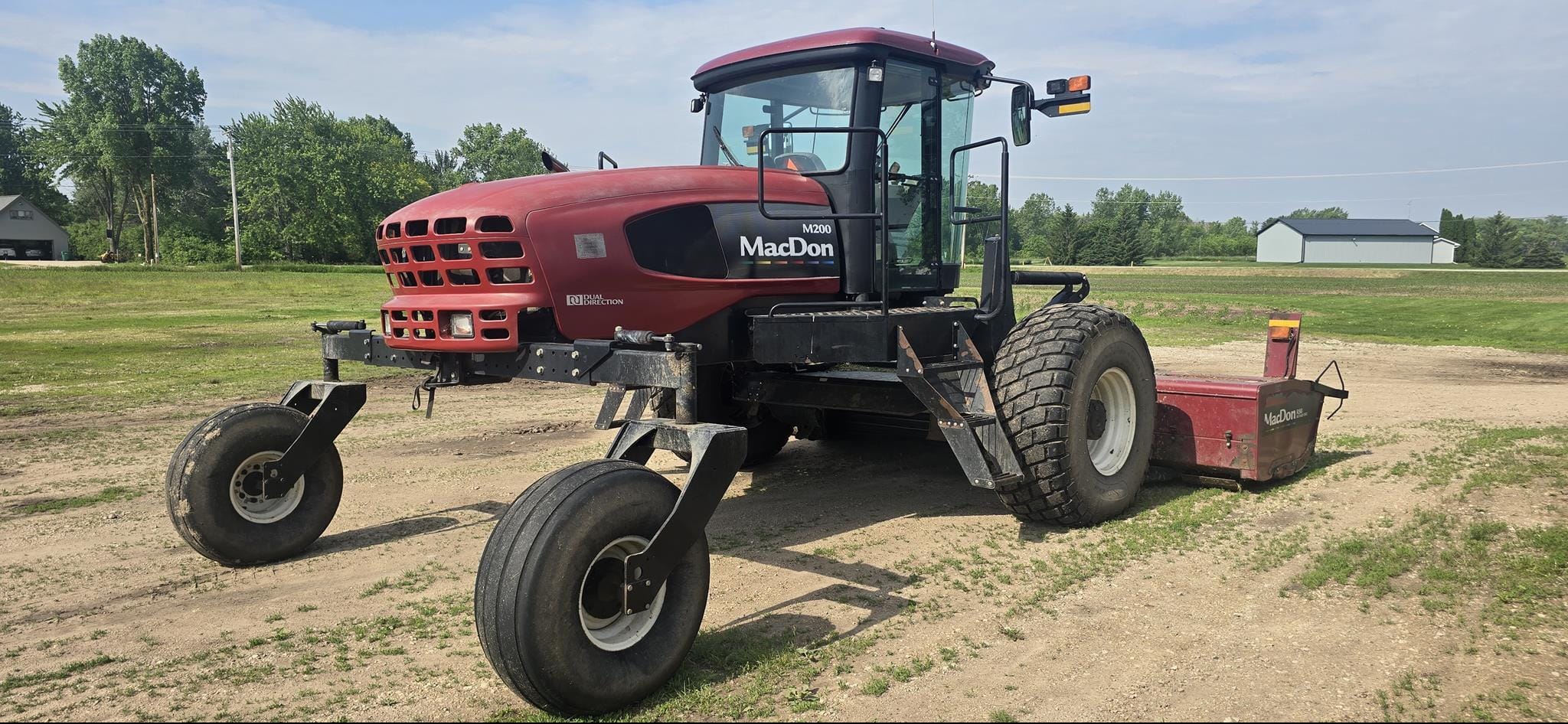 2008 MacDon M200 Equipment Image0