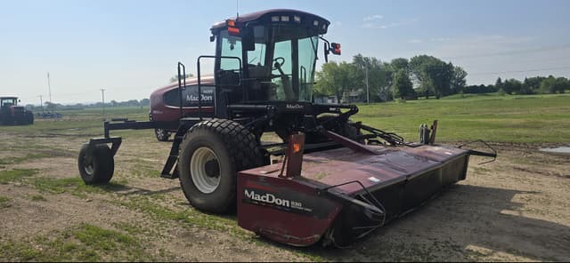 Image of MacDon M200 equipment image 2