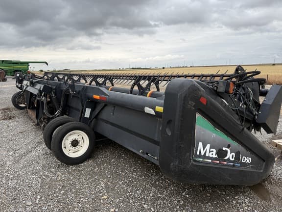 Image of MacDon D50 equipment image 4