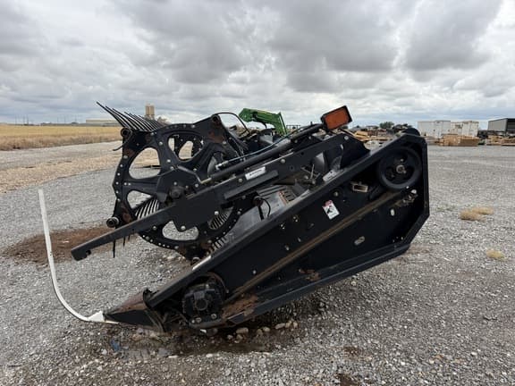 Image of MacDon D50 equipment image 1