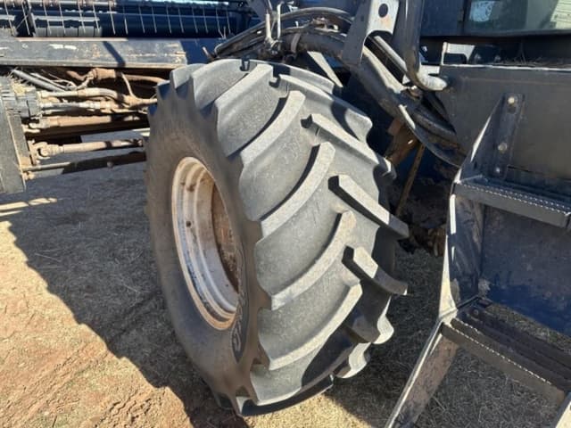 Image of MacDon M150 equipment image 4