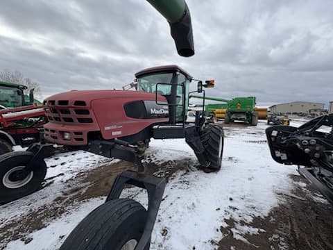 Image of MacDon M200 equipment image 4