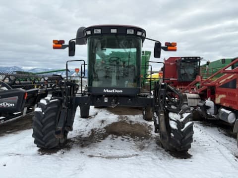 Image of MacDon M200 equipment image 1