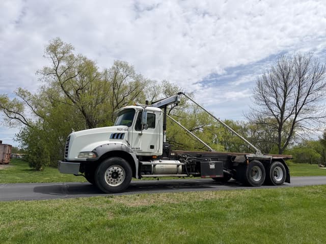 Image of Mack GU813 equipment image 1