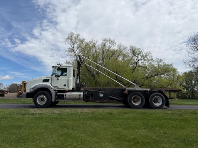 Image of Mack GU813 equipment image 3