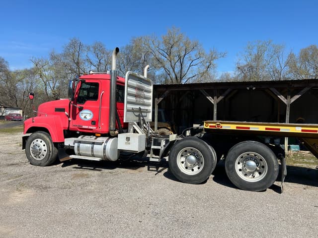 Image of Mack CHU613 equipment image 1