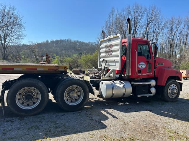 Image of Mack CHU613 equipment image 3