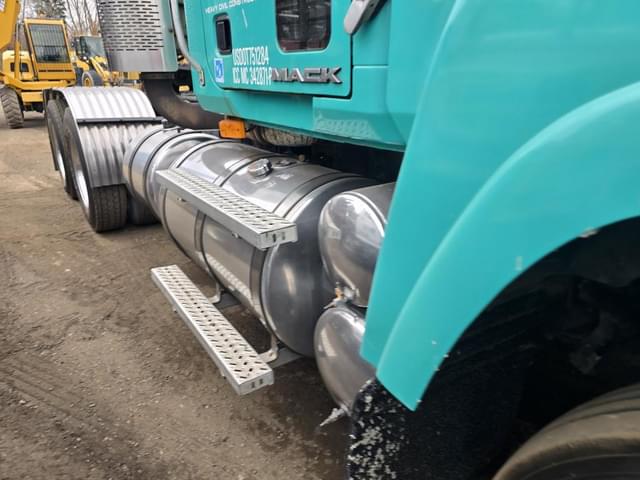 Image of Mack CHU613 equipment image 4