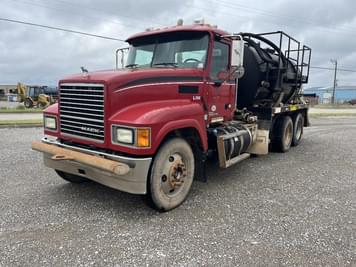 Main image Mack CHU613