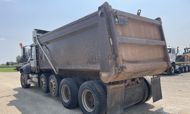 Image of Mack Granite GU713 equipment image 4