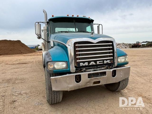 Image of Mack GU713 equipment image 3