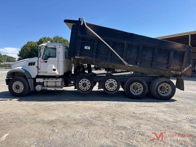 Image of Mack Granite GU713 equipment image 4