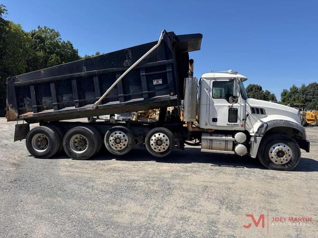 Image of Mack Granite GU713 equipment image 1
