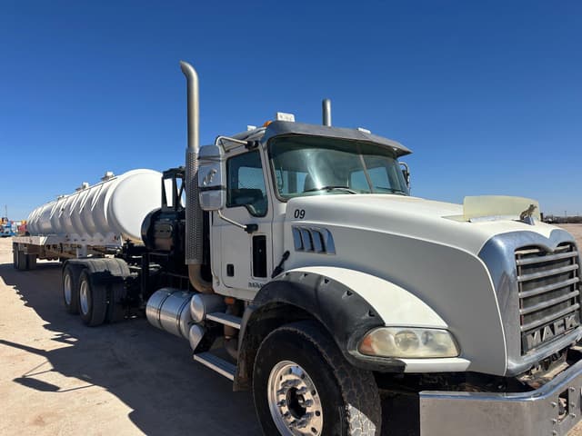 Image of Mack GU813 equipment image 2