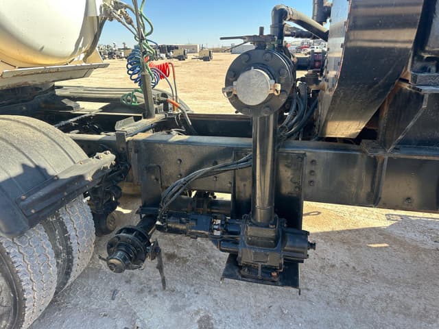 Image of Mack GU813 equipment image 4