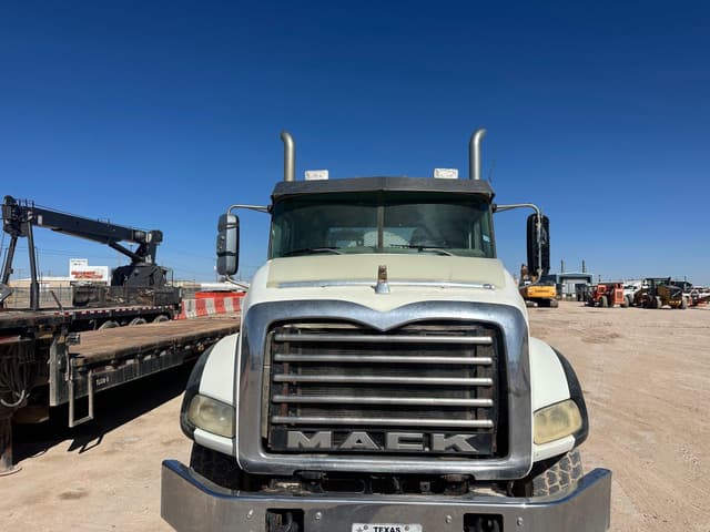 Image of Mack GU813 equipment image 1