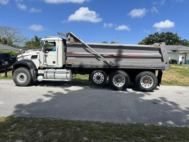 Image of Mack Granite equipment image 4