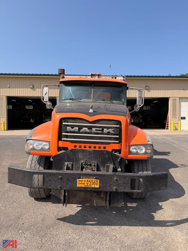 Image of Mack GU713 equipment image 3
