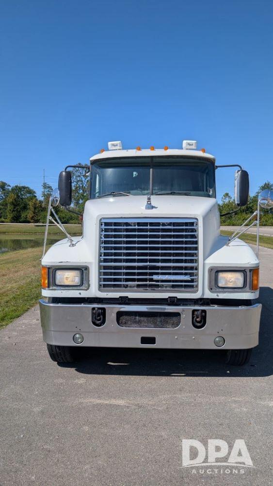 Image of Mack Pinnacle CHU613 equipment image 2