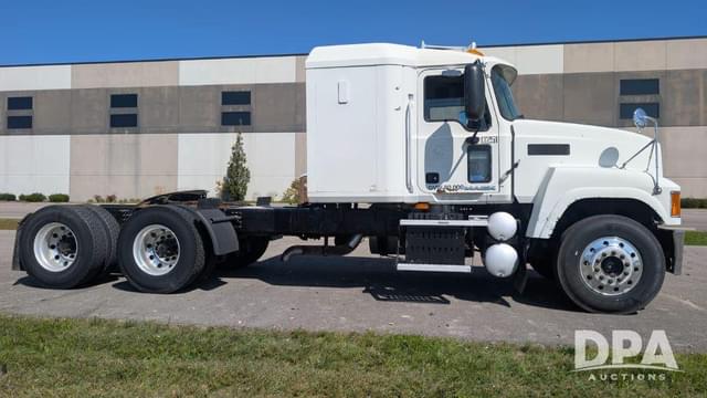 Image of Mack Pinnacle CHU613 equipment image 4
