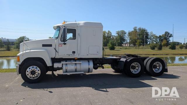 Image of Mack Pinnacle CHU613 equipment image 3