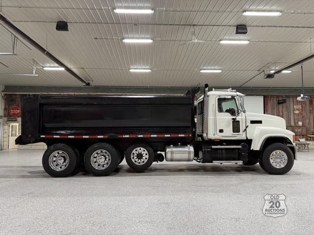 Image of Mack Pinnacle CHU613 equipment image 1