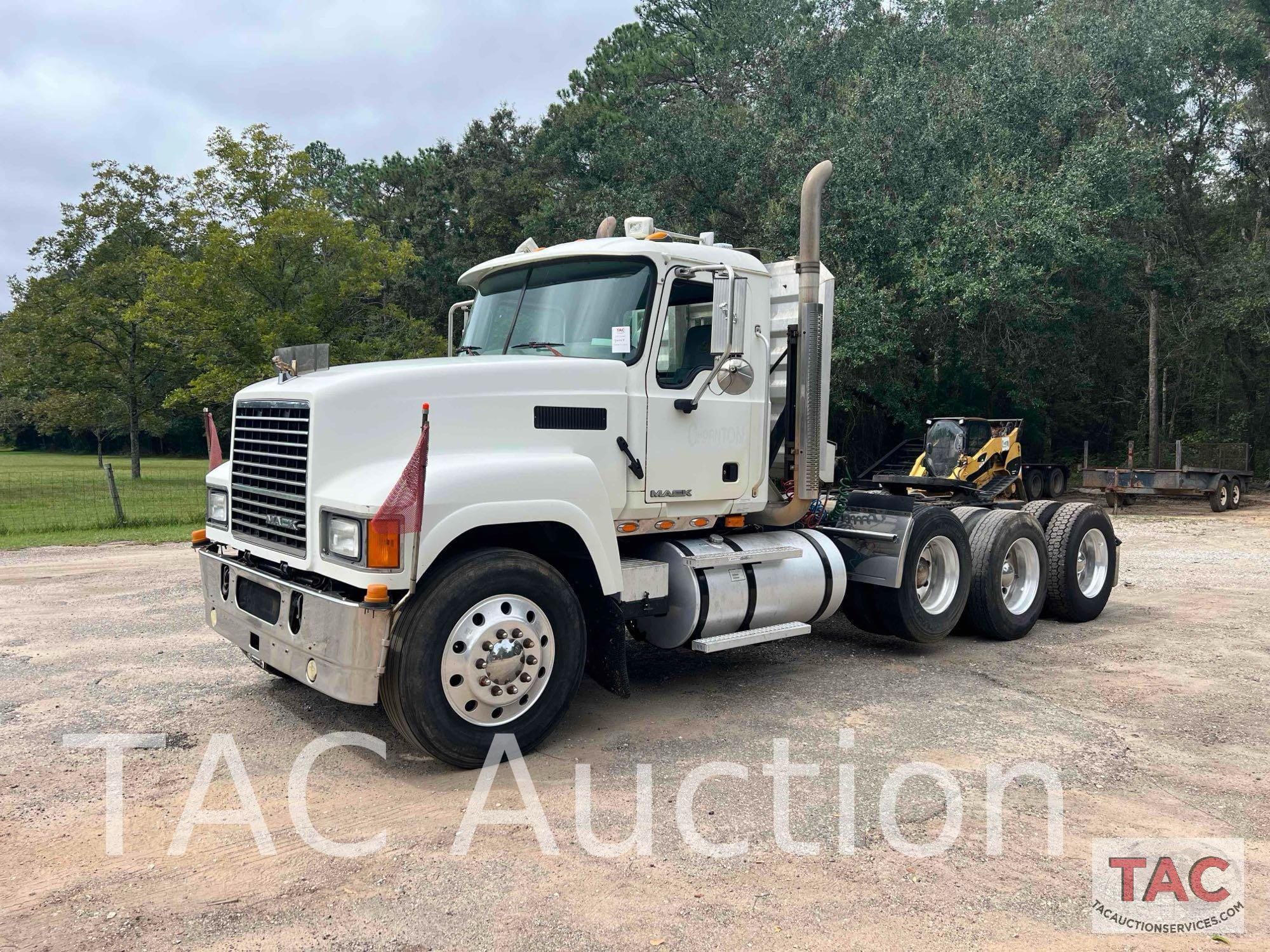 Main image Mack Pinnacle CHU613