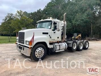 Main image Mack Pinnacle CHU613