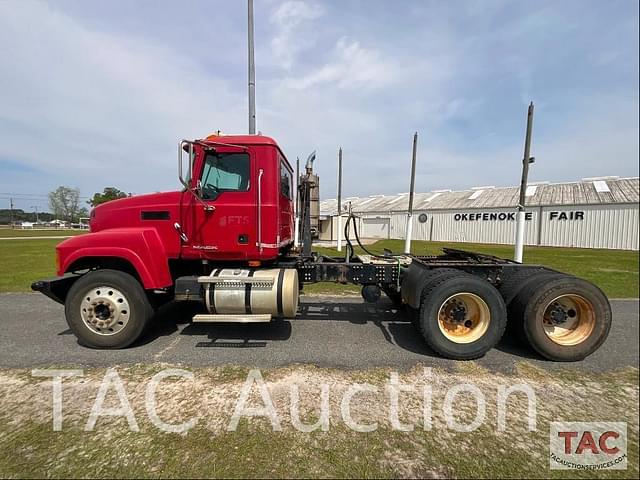 Image of Mack Pinnacle CHU613 equipment image 1