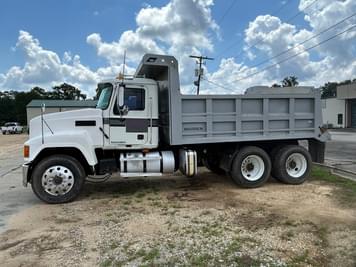 Main image Mack Pinnacle CHU613