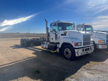 Main image Mack Pinnacle