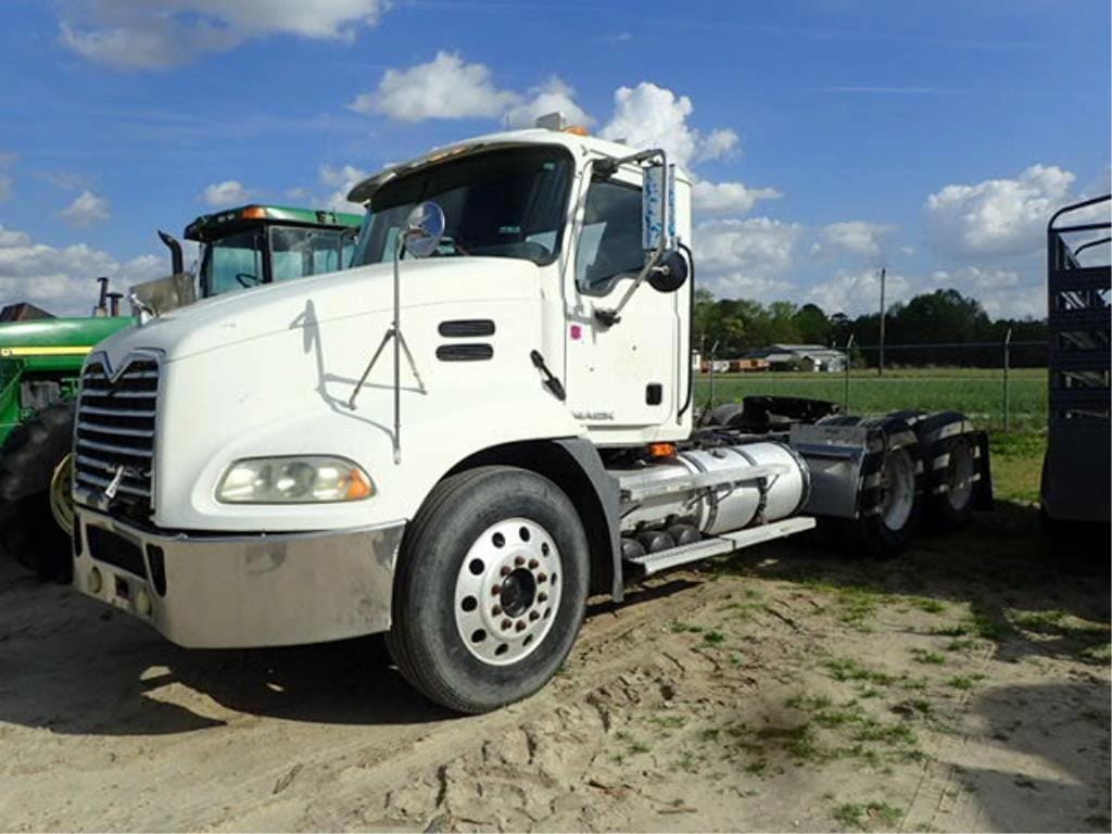 2008 Mack CXU613 Equipment Image0