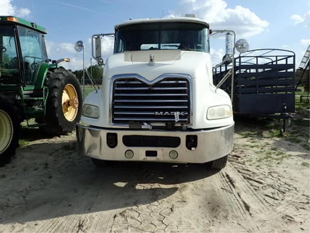 Image of Mack CXU613 equipment image 4