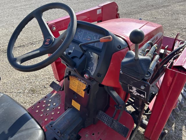 Image of Mahindra 2015 equipment image 2