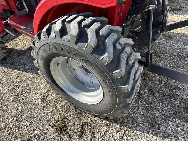 Image of Mahindra 2015 equipment image 4