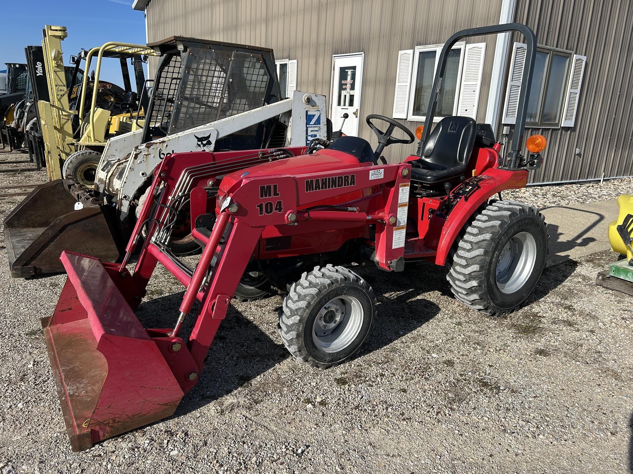 2008 Mahindra 2015 Equipment Image0