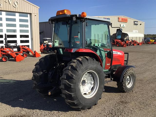 Image of Massey Ferguson 1547 equipment image 4