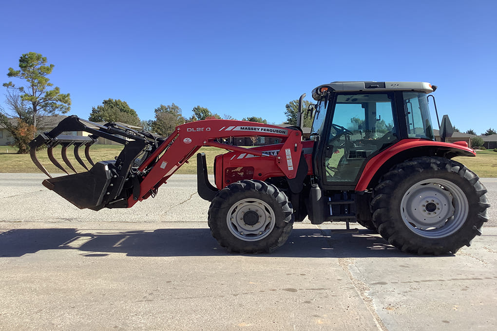 Massey Ferguson 5455 Equipment Image0