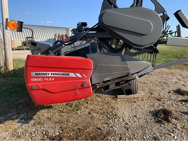 Image of Massey Ferguson 8200 equipment image 2