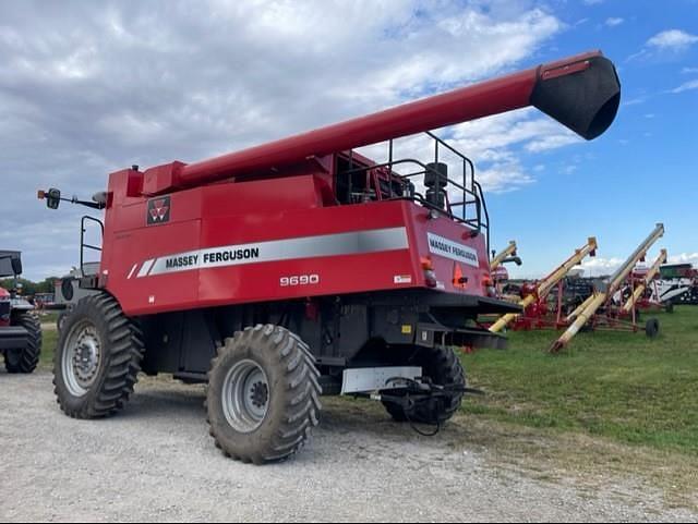 Image of Massey Ferguson 9690 equipment image 3