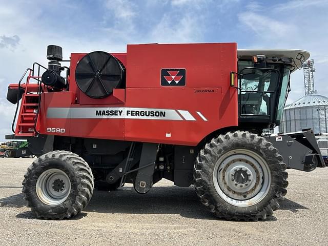 Image of Massey Ferguson 9690 equipment image 3