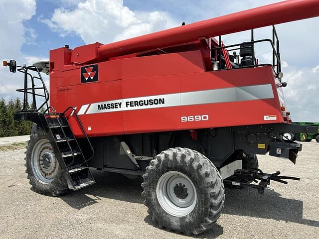 Image of Massey Ferguson 9690 equipment image 4