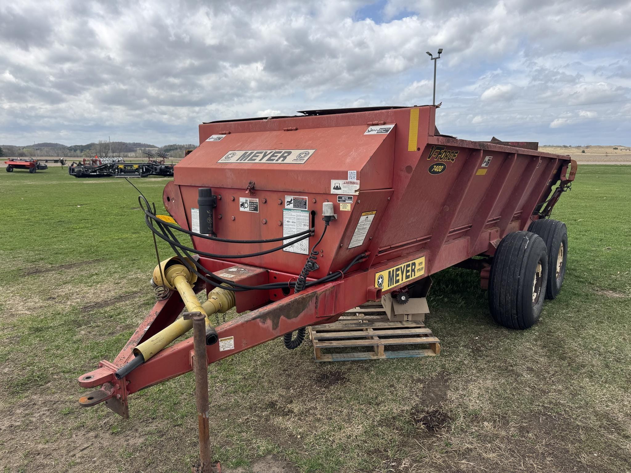 2008 Meyer 7400 Equipment Image0