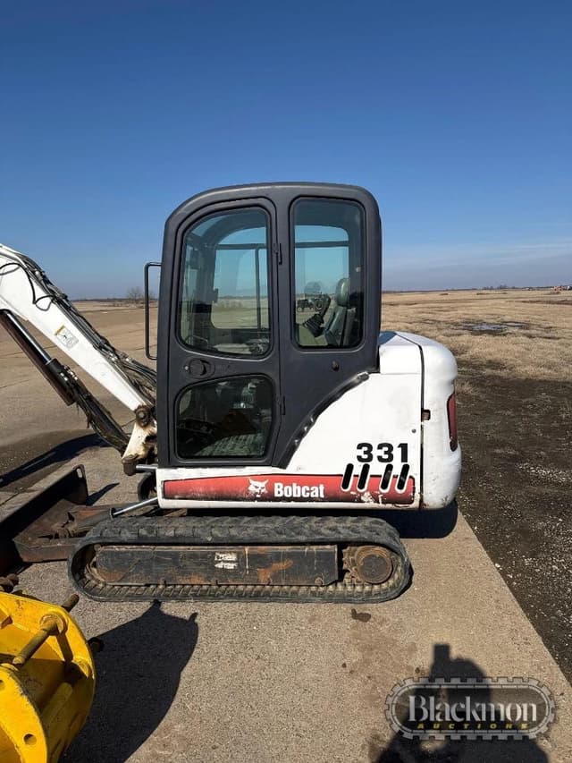 Image of Bobcat 331 equipment image 2